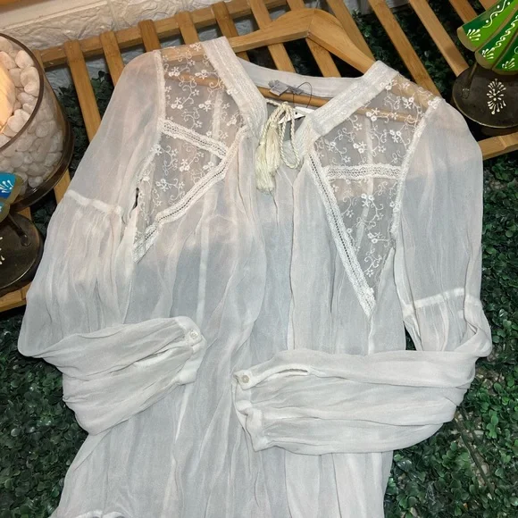 14th & Union Embroidered Tops. Size -S ( Fit S-M) - Picture 8 of 14